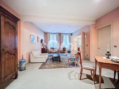 Maison - 327 m² - 6 pièces