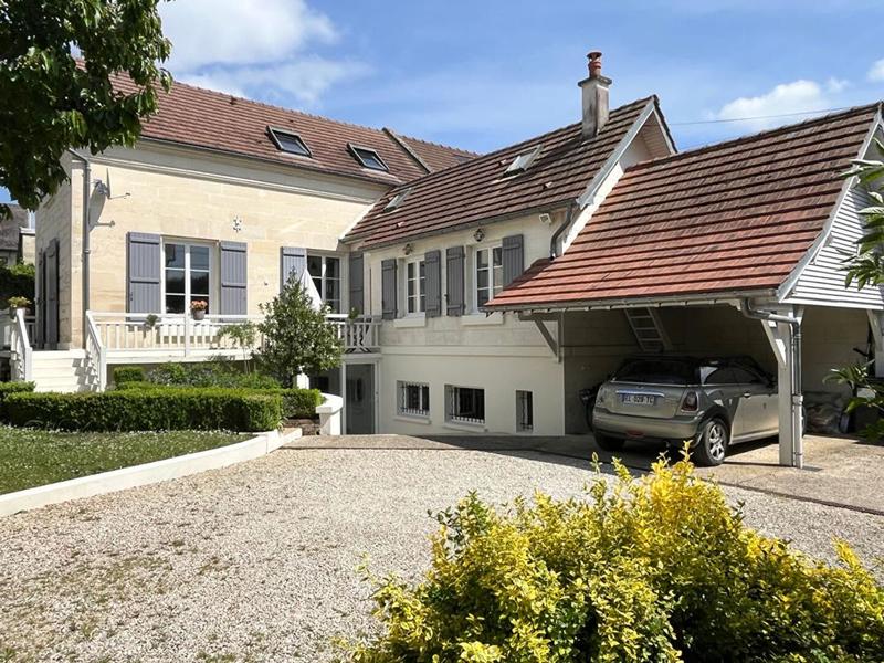 Maison - 260 m² - 8 pièces