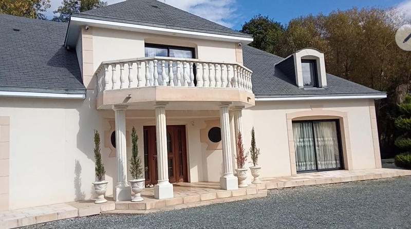 Maison - 228 m² - 7 pièces