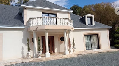 Maison - 228 m² - 7 pièces