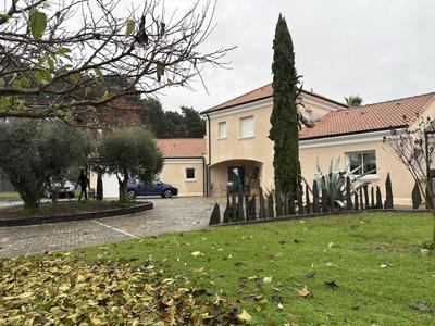 Demeure - 280 m² - 7 pièces