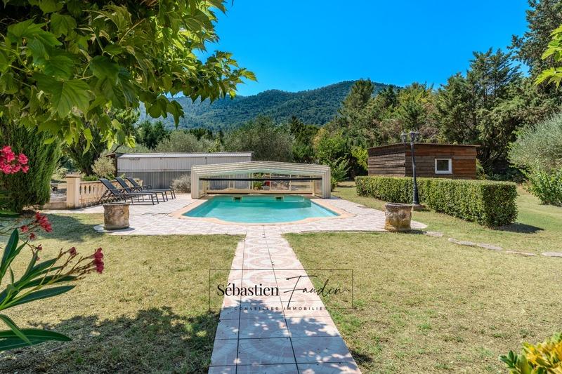 Maison - 211 m² - 7 pièces