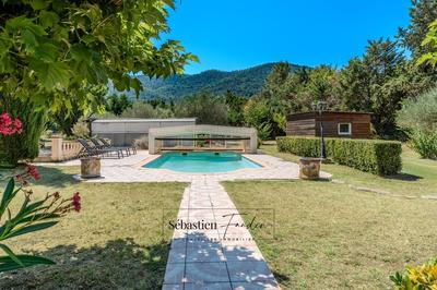 Maison - 211 m² - 7 pièces