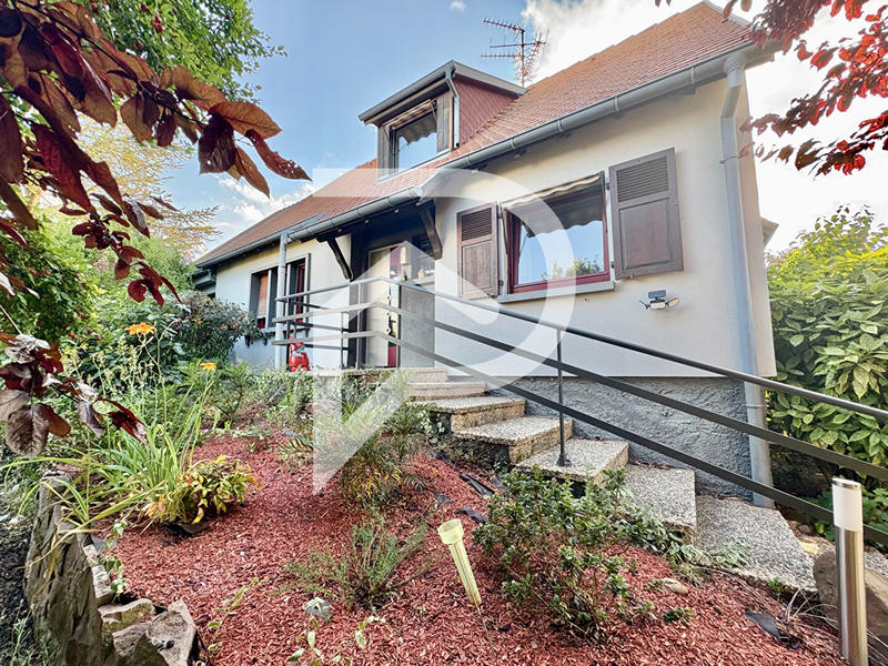 Maison - 180 m² - 8 pièces