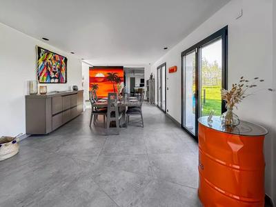 Maison - 334 m² - 11 pièces