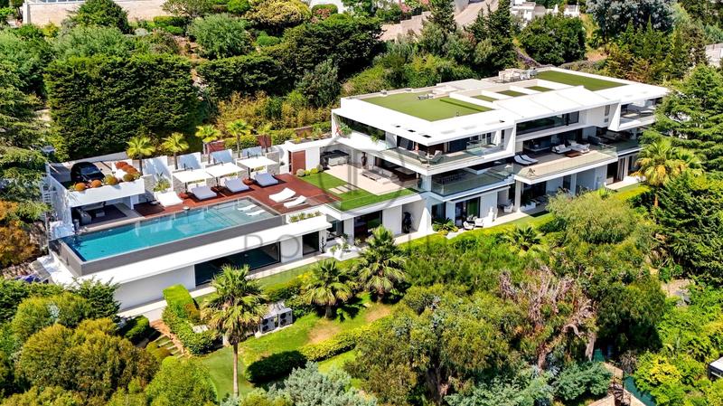 Villa - 1 400 m² - 15 pièces