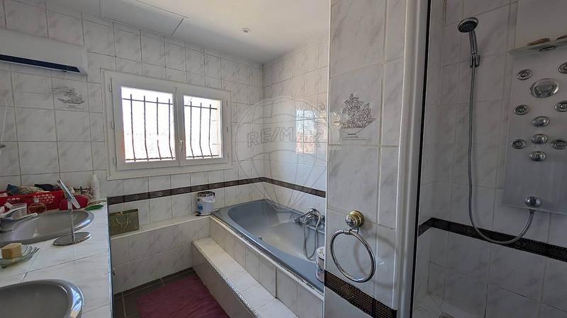 Maison - 210 m² - 9 pièces