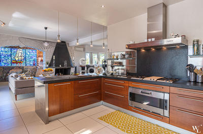 Maison - 550 m² - 9 pièces