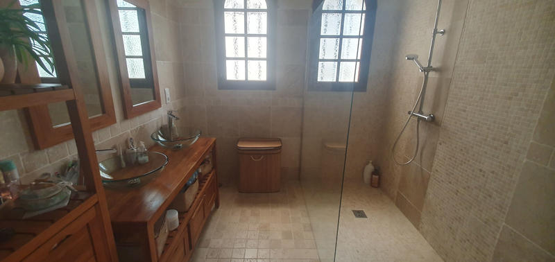 Maison - 226 m² - 9 pièces