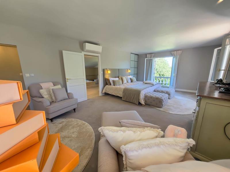 Villa - 329 m² - 6 pièces