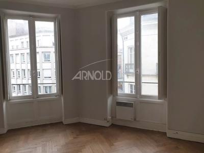 Bureau - 95 m² - 6 pièces