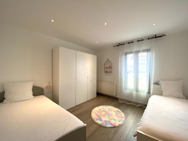 Maison - 225 m² - 8 pièces