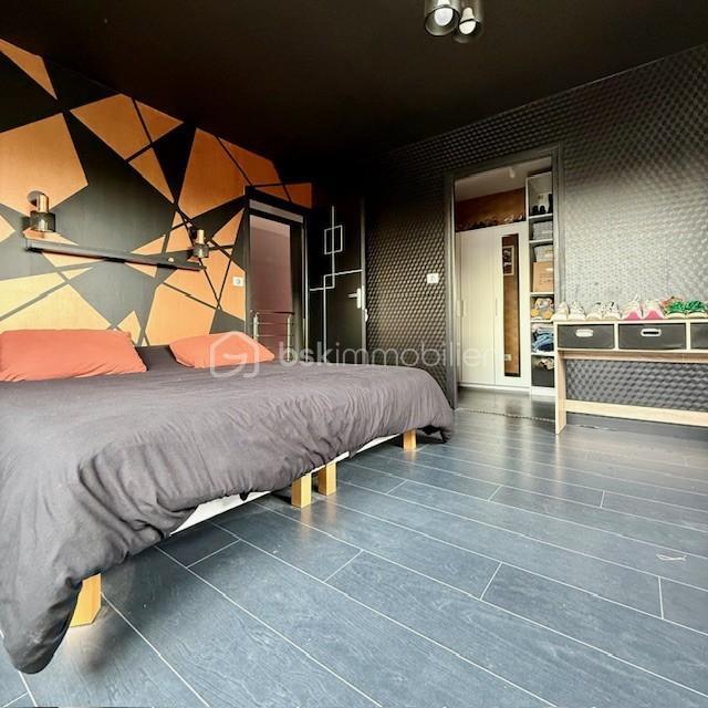 Maison - 330 m² - 8 pièces