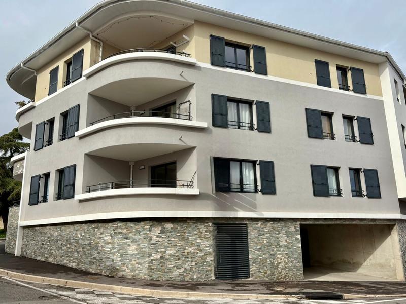 Appartement - 75 m² - 4 pièces