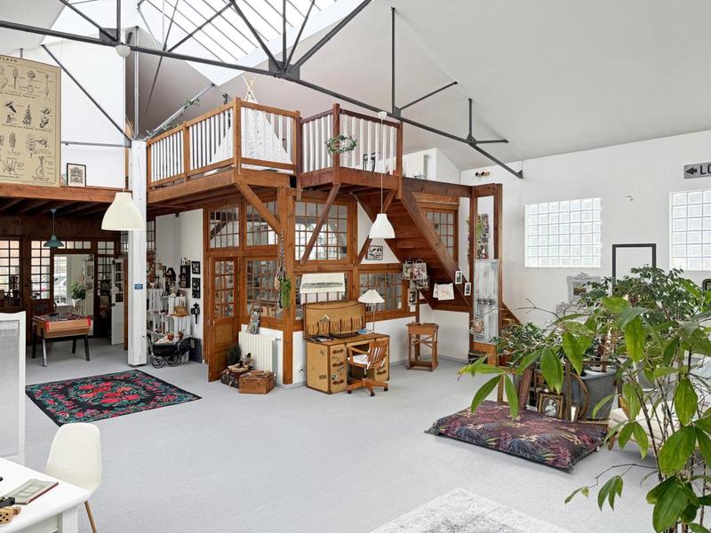 Loft - 471 m² - 8 pièces