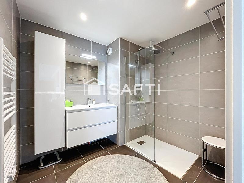 Appartement - 99 m² - 6 pièces