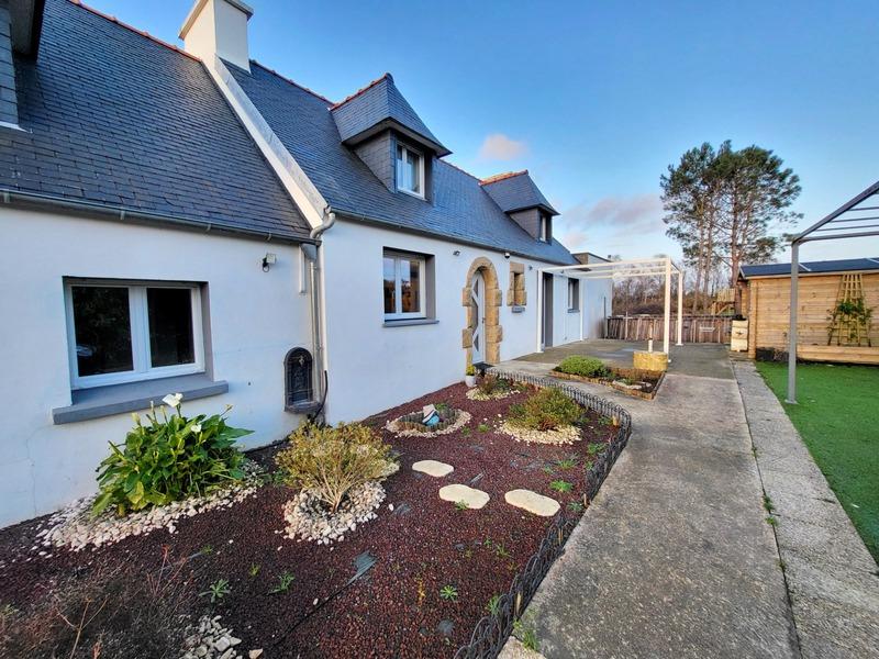 Maison - 330 m² - 15 pièces