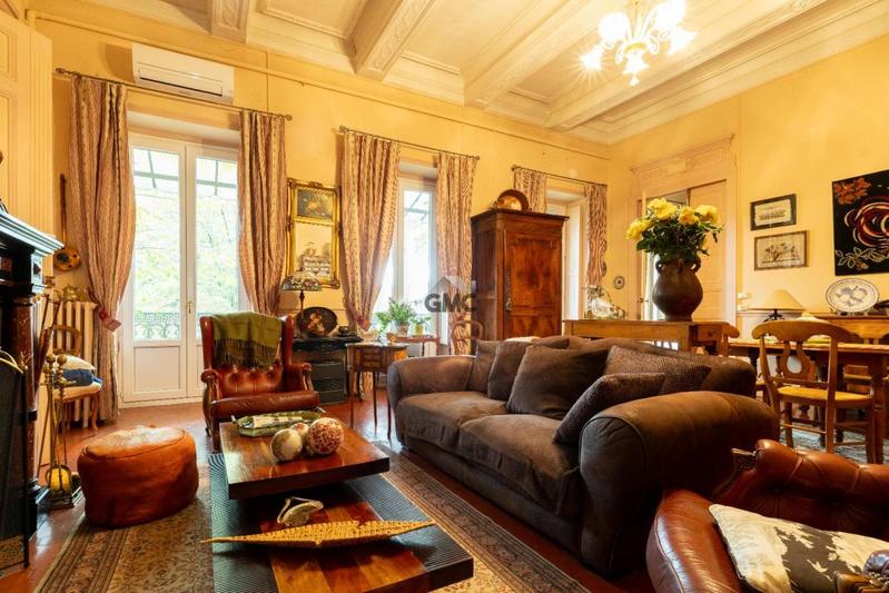 Appartement - 270 m² - 6 pièces