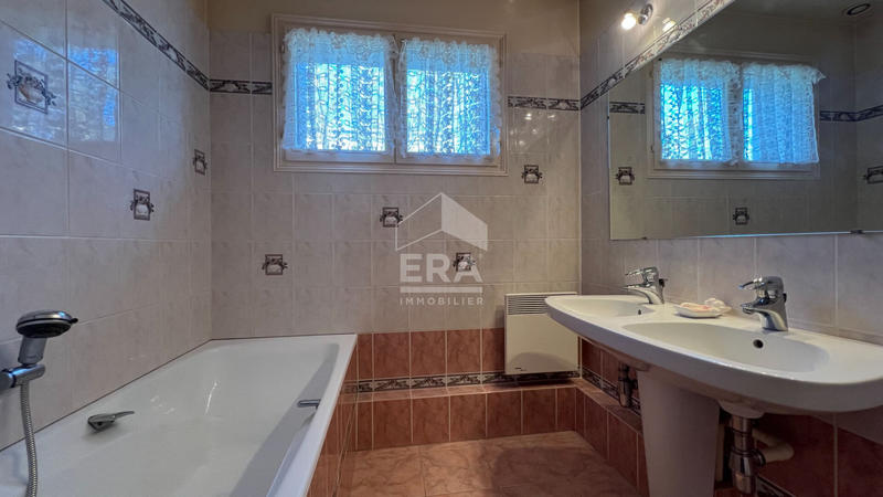 Maison - 122 m² - 7 pièces