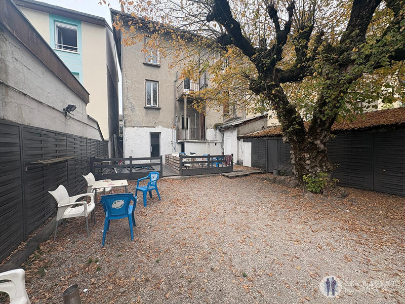 Immeuble - 6 pièces