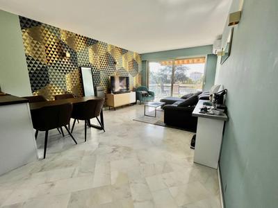 Appartement - 80 m² - 3 pièces