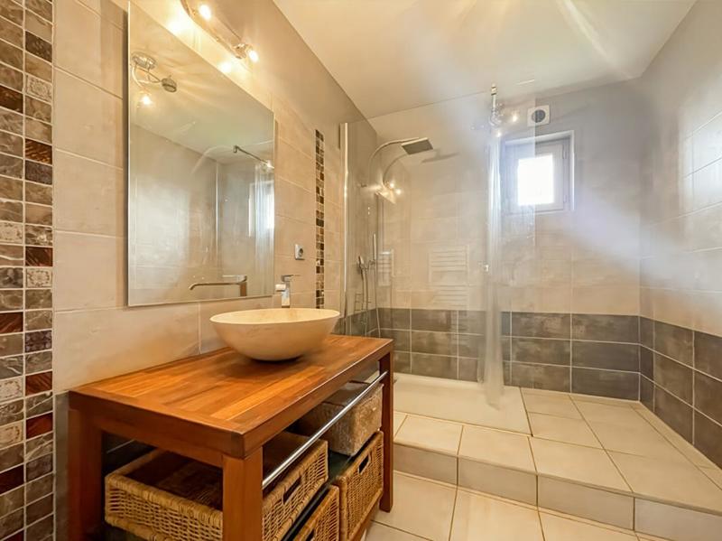 Maison - 257 m² - 10 pièces