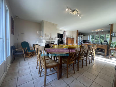 Pavillon - 211 m² - 9 pièces