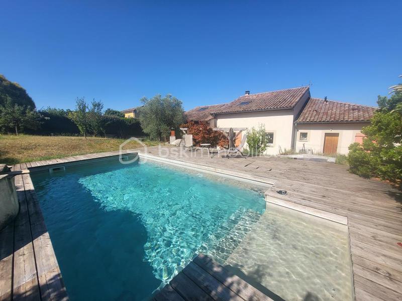 Maison - 200 m² - 7 pièces