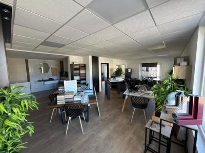 Local commercial - 84 m² - 4 pièces