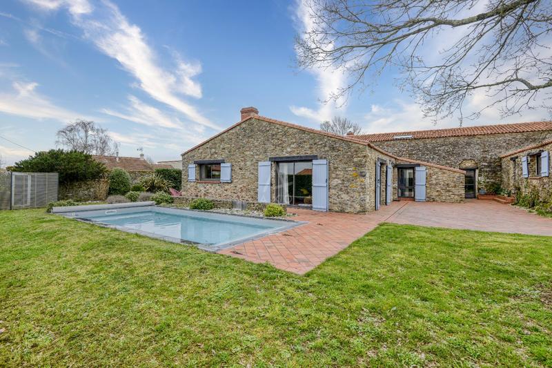 Maison - 243 m² - 7 pièces