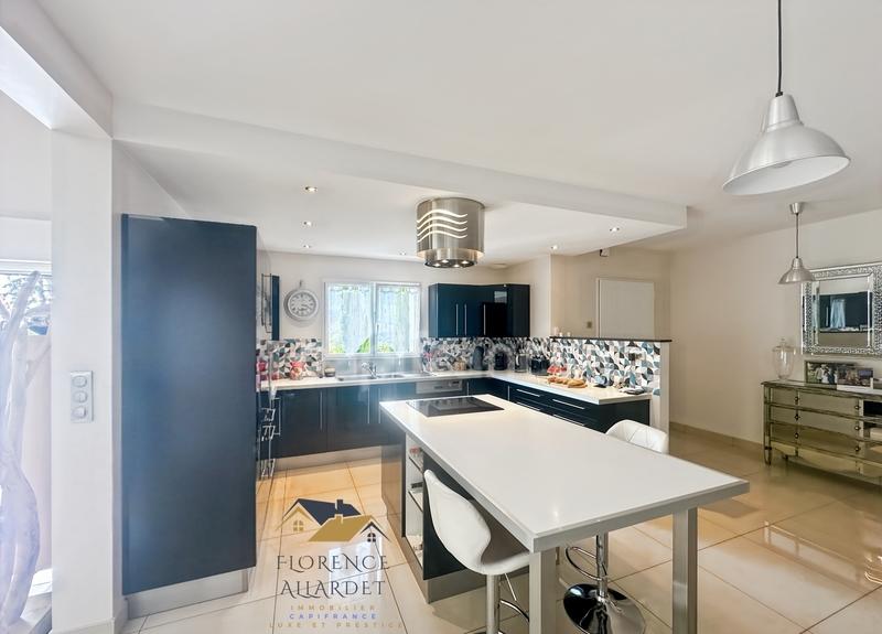 Maison - 242 m² - 5 pièces