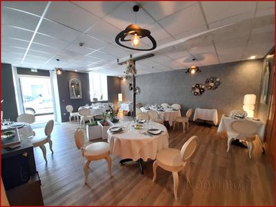 Maison - 750 m² - 9 pièces