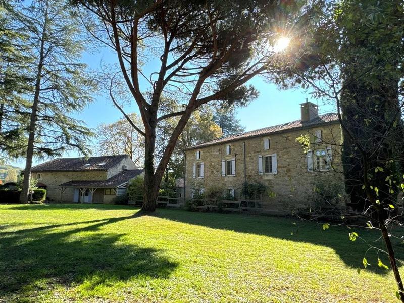 Maison - 537 m² - 22 pièces