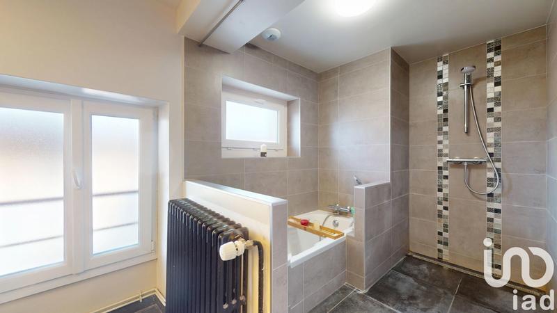 Maison - 220 m² - 6 pièces