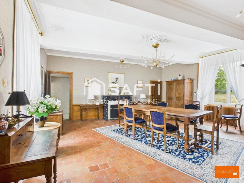 Maison - 220 m² - 8 pièces