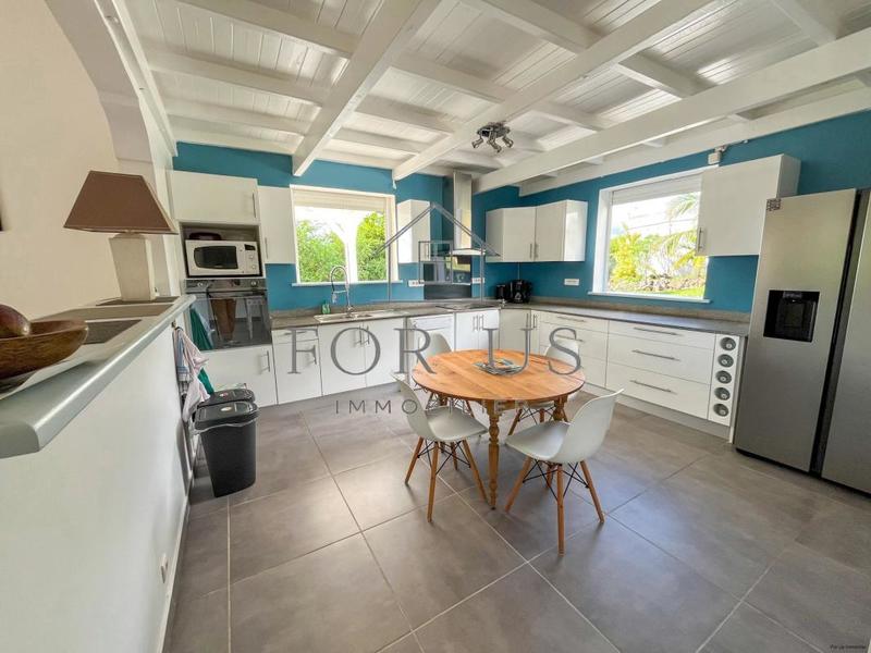 Villa - 200 m² - 10 pièces