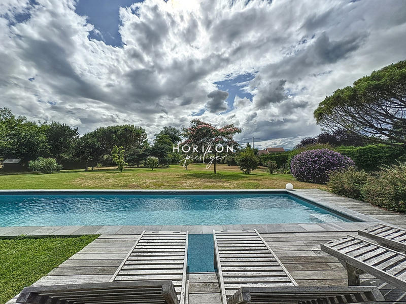 Maison contemporaine - 247 m² - 8 pièces