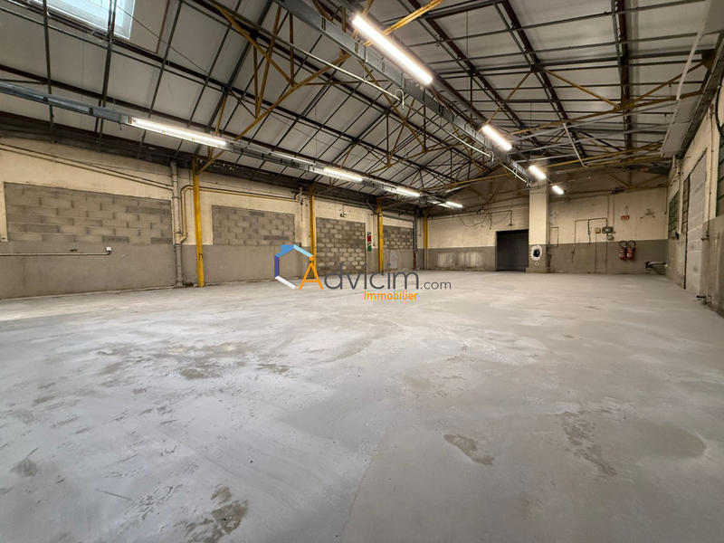 Entrepôt - 235 m²