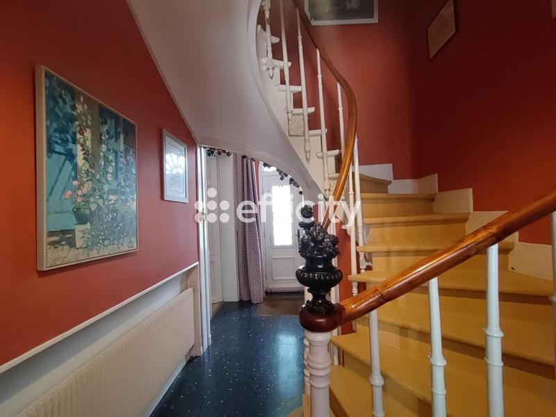 Maison - 270 m² - 11 pièces