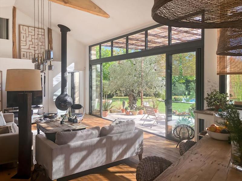 Demeure - 250 m² - 8 pièces