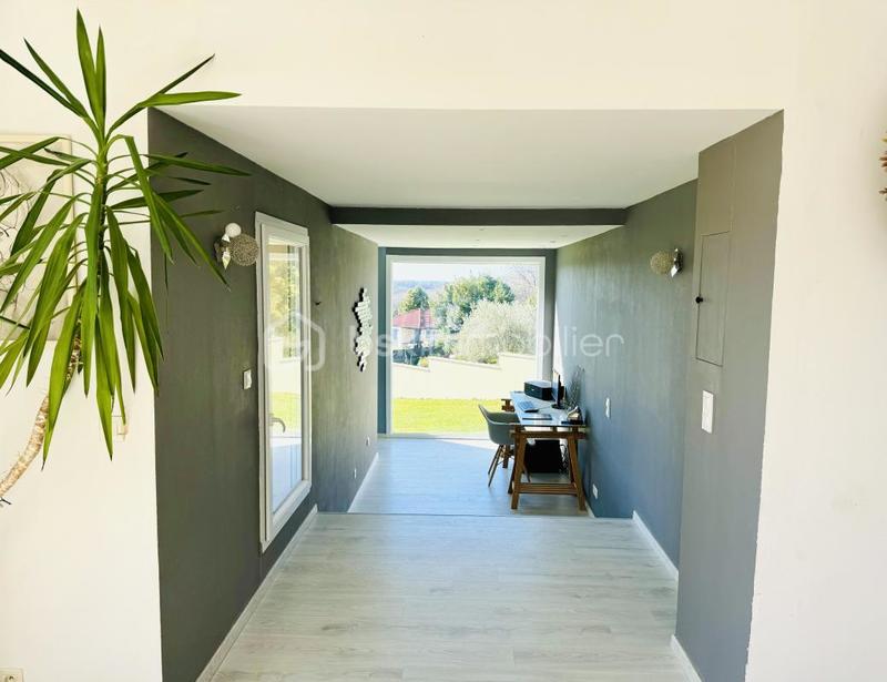 Maison - 240 m² - 7 pièces