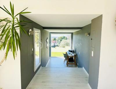 Maison - 240 m² - 7 pièces