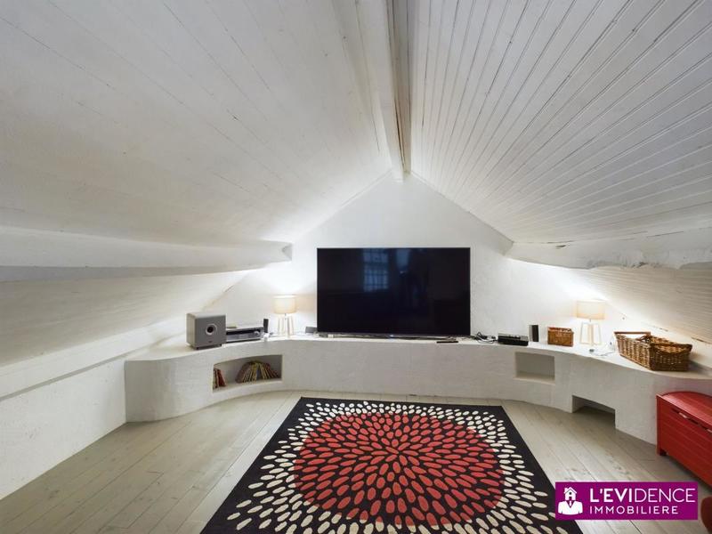 Chambre - 210 m² - 5 pièces