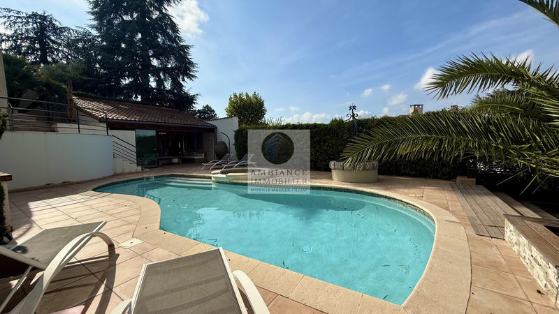 Maison - 284 m² - 8 pièces