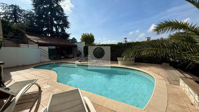 Maison - 284 m² - 8 pièces