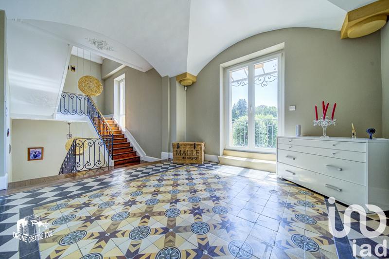 Maison - 365 m² - 10 pièces