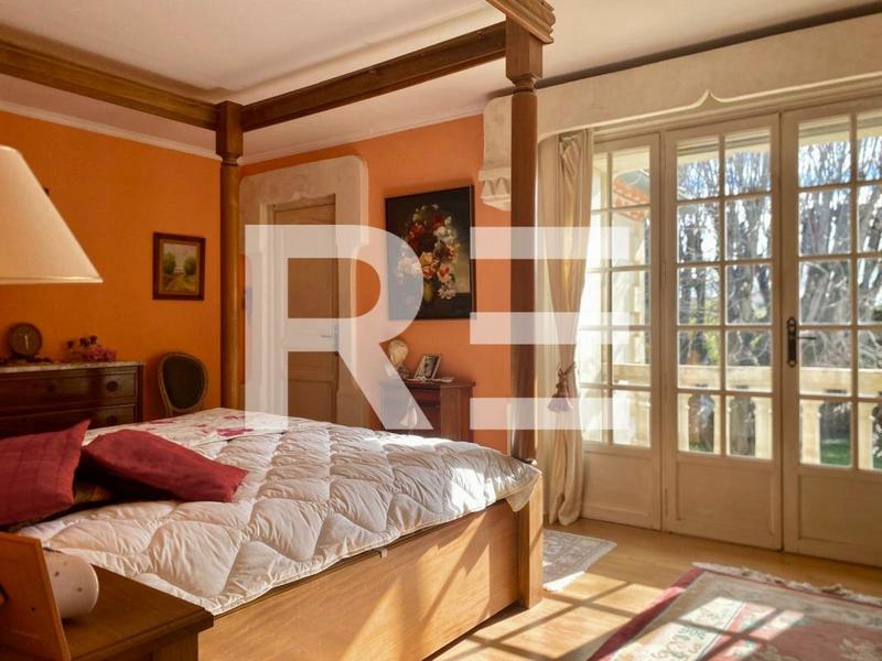 Maison de maîtres - 300 m² - 8 pièces