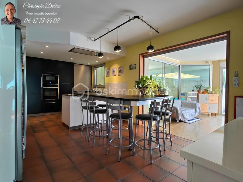 Pavillon - 211 m² - 6 pièces