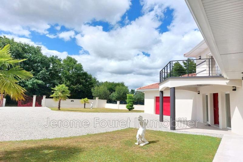 Maison - 250 m² - 5 pièces