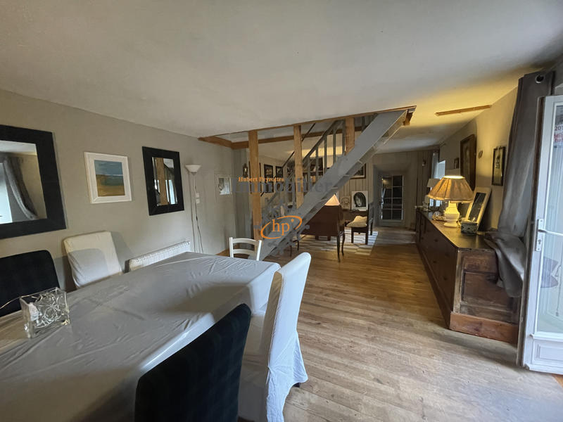 Propriété - 305 m² - 11 pièces